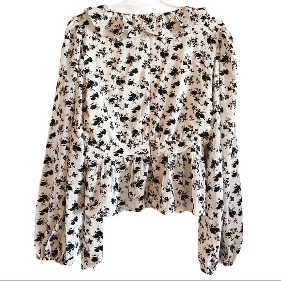 Fashion Nova white floral balloon sleeve blouse - Picture 2 of 2